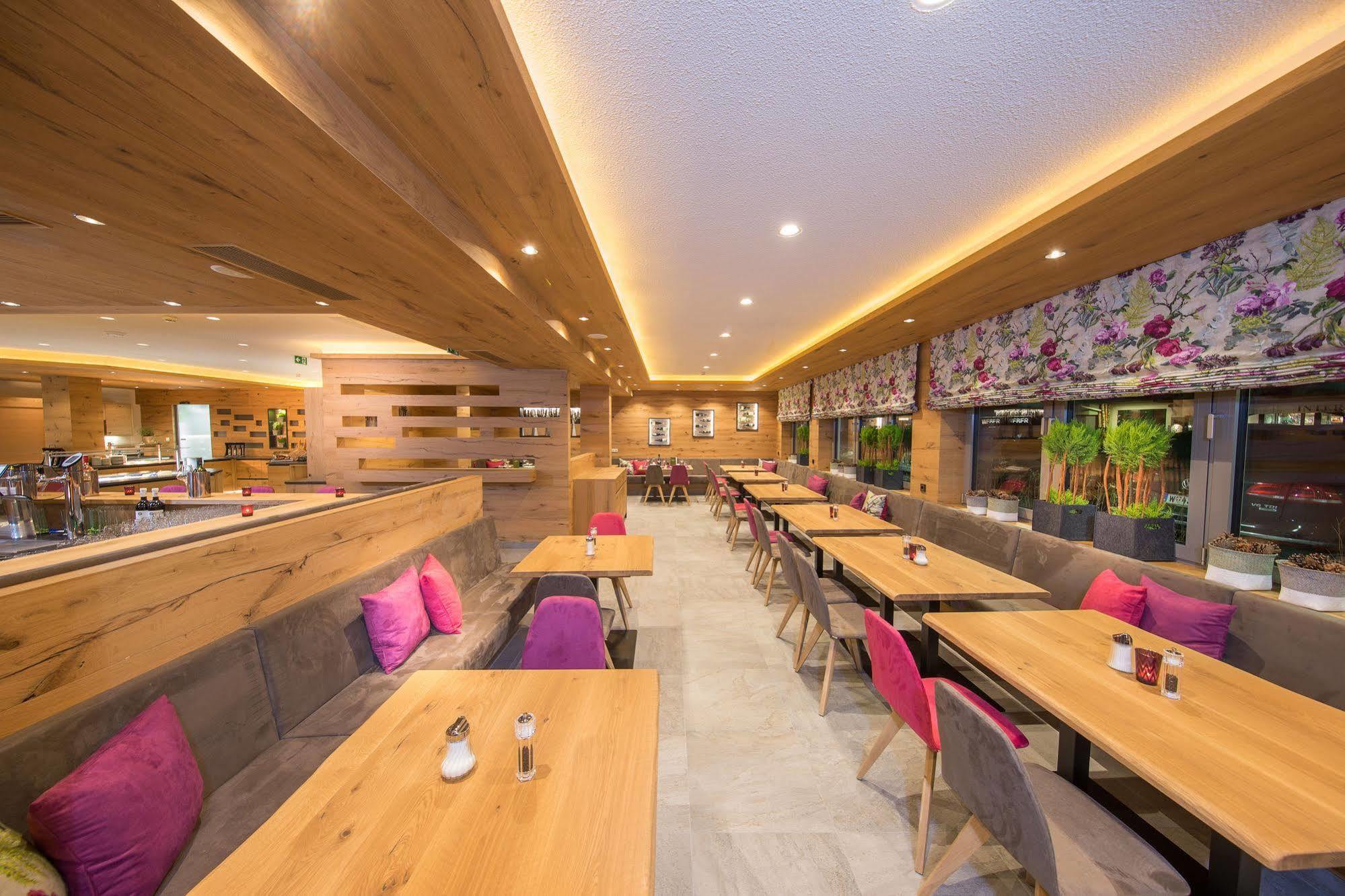 Hotel Gruener Baum เซลล์อัมเซ ภายนอก รูปภาพ